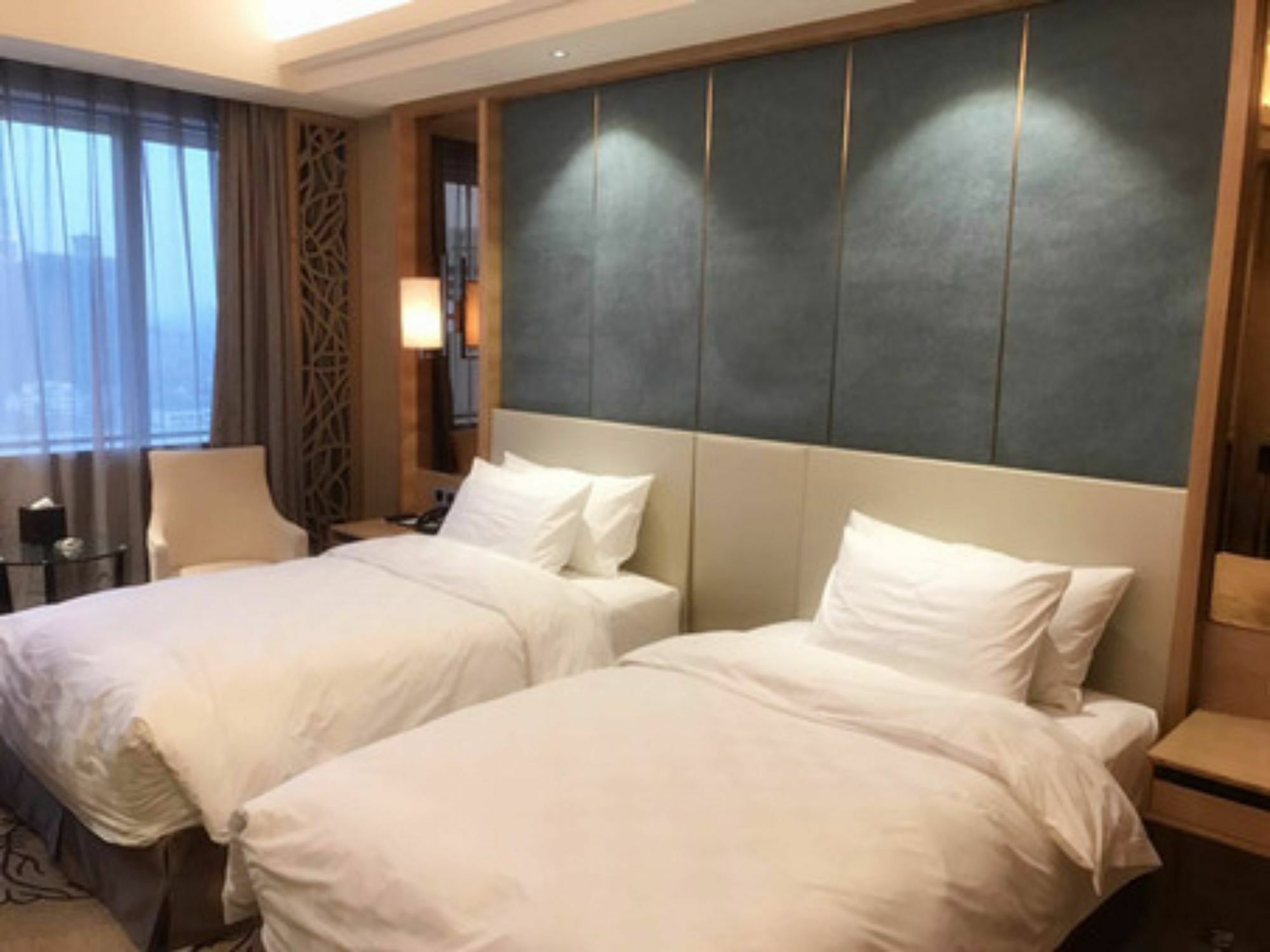 Jinan Luxury Blue Horizon Hotel Экстерьер фото
